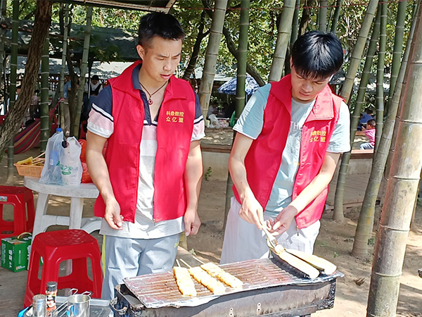 科鼎國慶假期科鼎數控團建1-登山燒烤篇